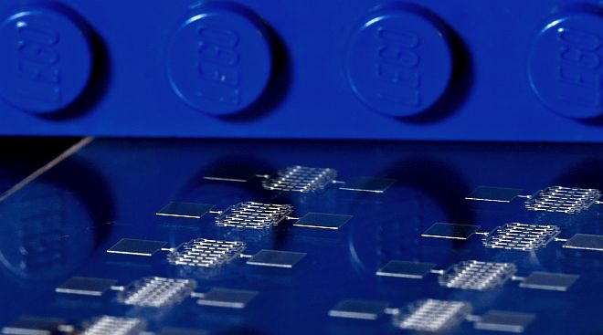 With micrometer focus the glass is crack-free modified in 3D With micrometer focus the glass is crack-free modified in 3D