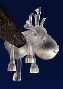 No need for assembly anymore - the 5 ball joints are directly lasered in the glass From CAD data a reindeer is produced inside fused silica
